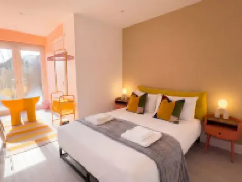 Zozy, Clitterhouse Hotels near Finchley