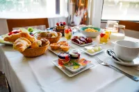 Hotel Premium Porto Maia - breakfast
