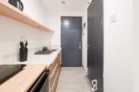 Modern and Bright Studio Apartment Collins Boulevard By Travelio