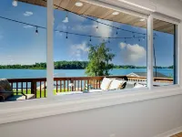 The Lake House on Myers Bay - 3-bed 2-bath Luxury Home With Private Pier, Beach, Firepit, and Deck Hotels in Fox Lake