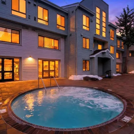 The Ridgeline by Avantstay Shared Pool + Hot Tub + Sauna Ski-in Access + Village Walk