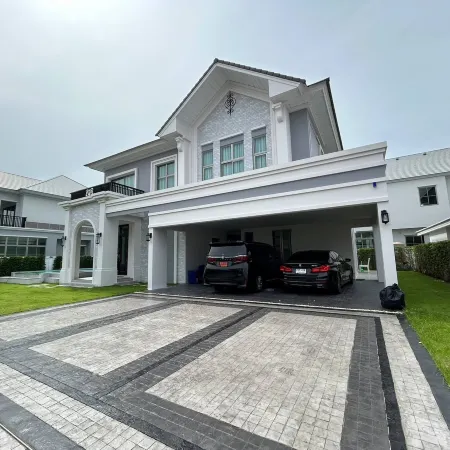 Luxury house near Suvarnabhumi Airport