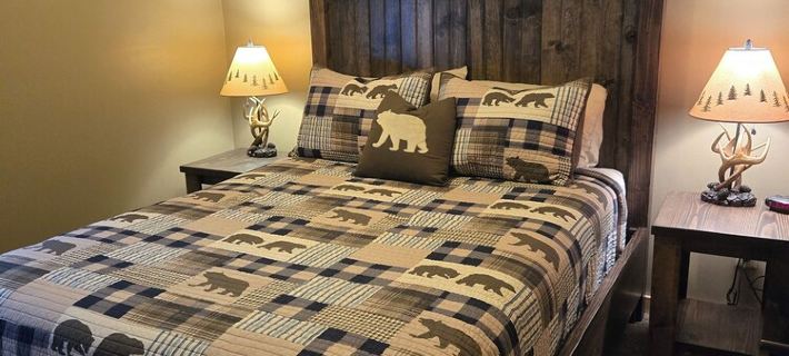 Otter Place: Lakefront Cabin, Generator, Wi-Fi, Free Firewood, No Cleaning Fee! Hotels in St. Germain