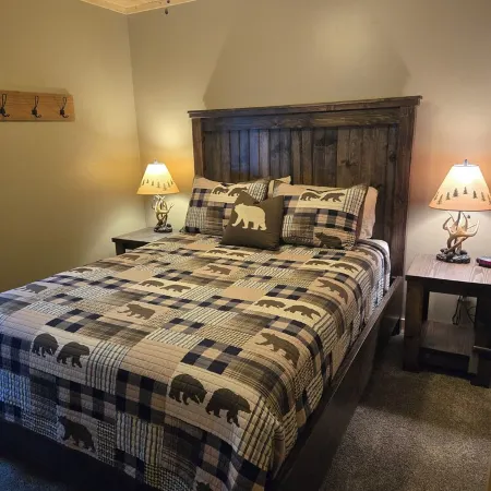 Otter Place: Lakefront Cabin, Generator, Wi-Fi, Free Firewood, No Cleaning Fee!
