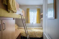Hopkins Retreat - 3 Bedroom Caravan - Hot Tub - Homestays