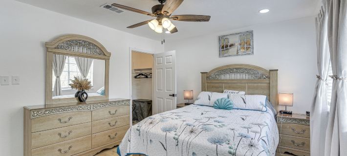1/2 Mi to Sylvan Beach Park! Chic Townhome w/ Yard Hotels in La Porte