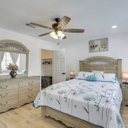 1/2 Mi to Sylvan Beach Park! Chic Townhome w/ Yard