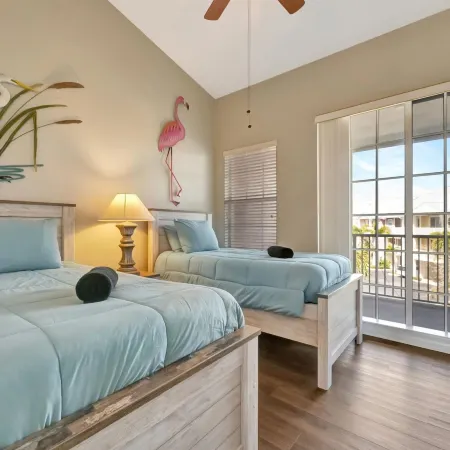 Mangrove View 2BR - Pool Hot Tub Gym Access