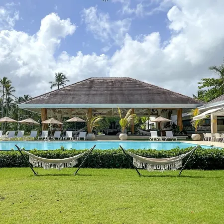 The Beach View Playabonita Beachfront Pool
