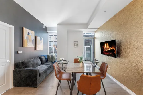 Econo Suites DT - Homestays