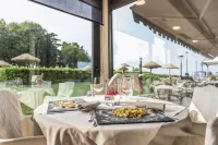 Yachting Hotel Mistral
