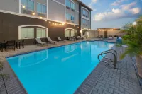 La Quinta Inn & Suites by Wyndham Laredo Airport