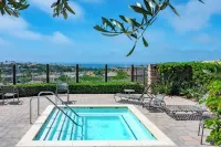 Ocean View, Sand, Waves & Wonder 4 Guests Luxury Resort Experence
