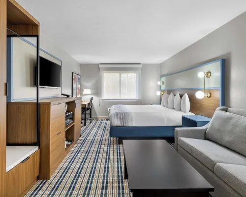 AmericInn by Wyndham Delafield Hotels in Delafield