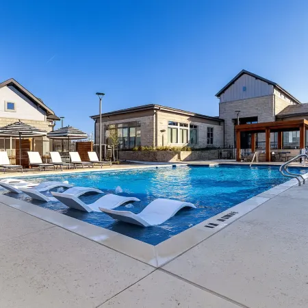 Homey Worker-Friendly 2BR I Pool & Gym