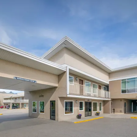 Econo Lodge Inn & Suites