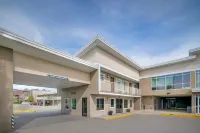 Econo Lodge Inn & Suites