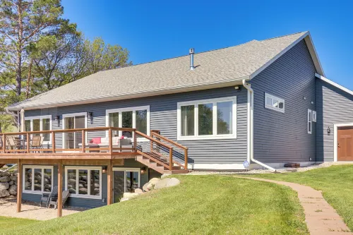 Spacious 6Br Lake Victoria Retreat w/ Private Dock - parking