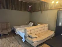 Safari House Tbilisi Wine & Family Hotel - Kolam Renang