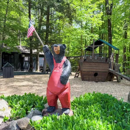Woodlands Lodge-Charming 3-bedroom cabin in phenomenal Lake George