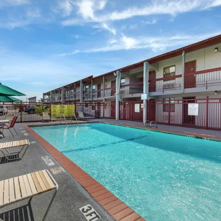 Red Roof Inn North Dallas - Park Central