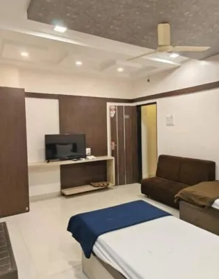 V Executive Hotel - parking
