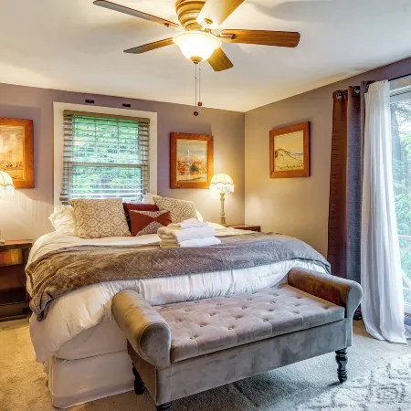 3 Mi to Mount Snow: Spacious West Dover Home