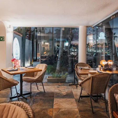 Hotel & Suites El Moro