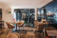 Hotel & Suites El Moro