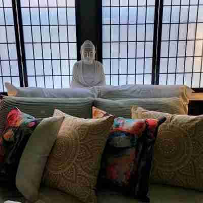 Zen Retreat-jacuzzi, Kitchenette, Walk to fun Rooms