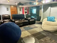 Family fun House - large fenced in backyard, Theater, Bean bag Lounge - 3 stjerner