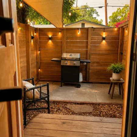 Private Suite Near Fairplex & Downtown Pomona + Historical Neighborhood,