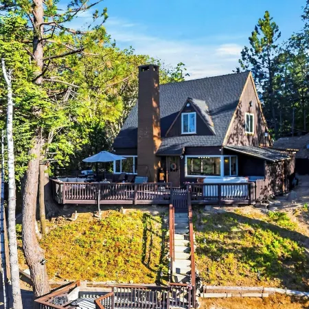 Emerald Overlook by Avantstay Mountain Cabin Lake Views + Hot Tub + Fire Pit