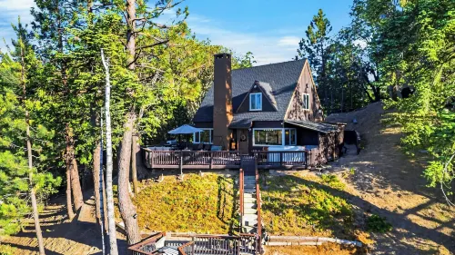 Emerald Overlook by Avantstay Mountain Cabin Lake Views + Hot Tub + Fire Pit - 4-Star