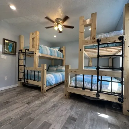 Luxury Bear Lake Retreat w/ Breathtaking Views overlooking lake 2 bedroom 2 bath