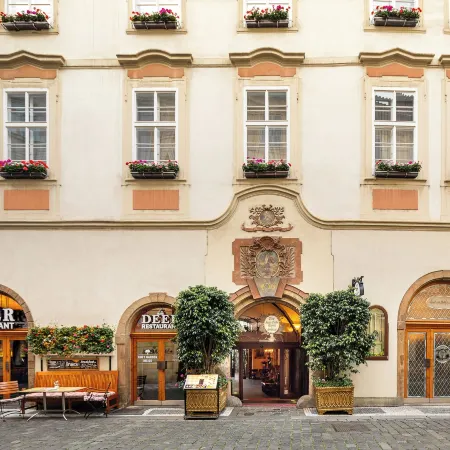 Iron Gate Hotel & Suites Prague by Bhg