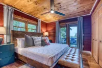 Blue Ridge Treehouse Escape Views Hot Tub - 4-Star