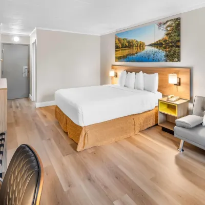 Days Inn by Wyndham Columbus East Airport Отели рядом с достопримечательностью «Развлекательный центр "Волшебная гора"»