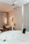 Be Playa Hotel Boutique & Rooftop Bar - Bathtub
