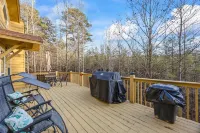 Cozy Cabin in Mountains Firepit Views Games - 3-Star