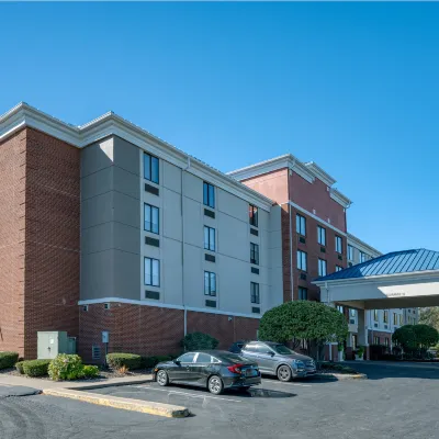 Holiday Inn Express & Suites COLUMBUS AIRPORT by IHG Hotels near Natural Resources Park