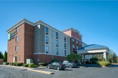 Holiday Inn Express & Suites COLUMBUS AIRPORT by IHG - Wifi