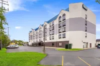 Spark by Hilton Milwaukee Airport - Airport Shuttle