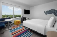 Aloft Tampa Midtown - Rooftop Pools