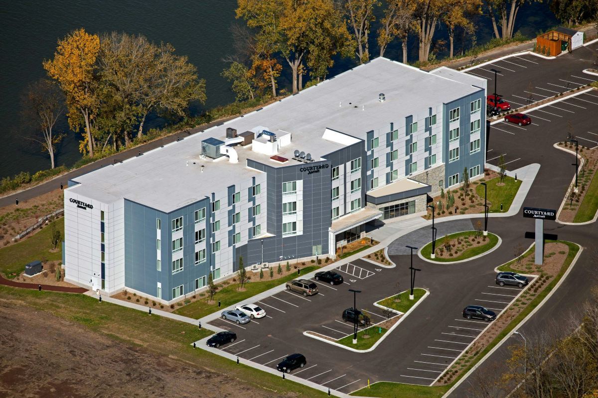 Courtyard Appleton Riverfront
