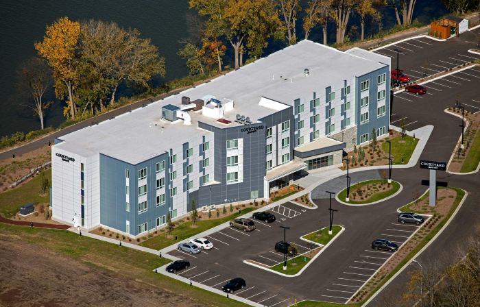 Courtyard Appleton Riverfront