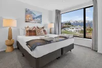 Ellen's Luxury Queenstown Lake View Escape - Villas