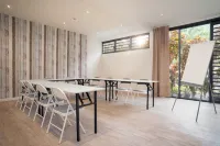 Cook's Bay Hotel & Suites - 3-Star