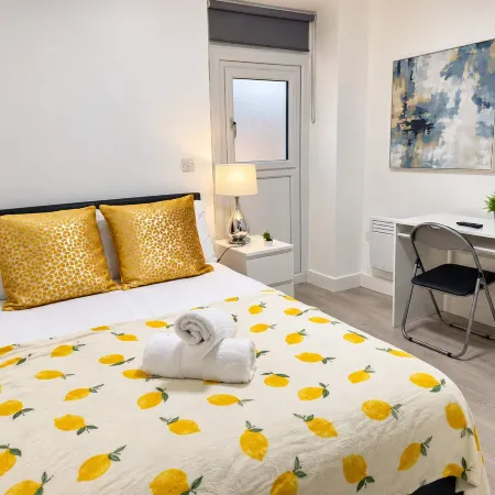 Modern Ground Floor Flat, Unit A – City Road