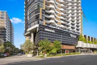 Front Row Convenience - Inner City- 3Bed,2Bath,2Car - spa